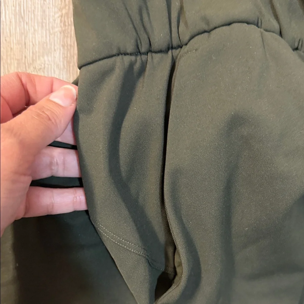 Lululemon pants size 6 dark olive NWOT